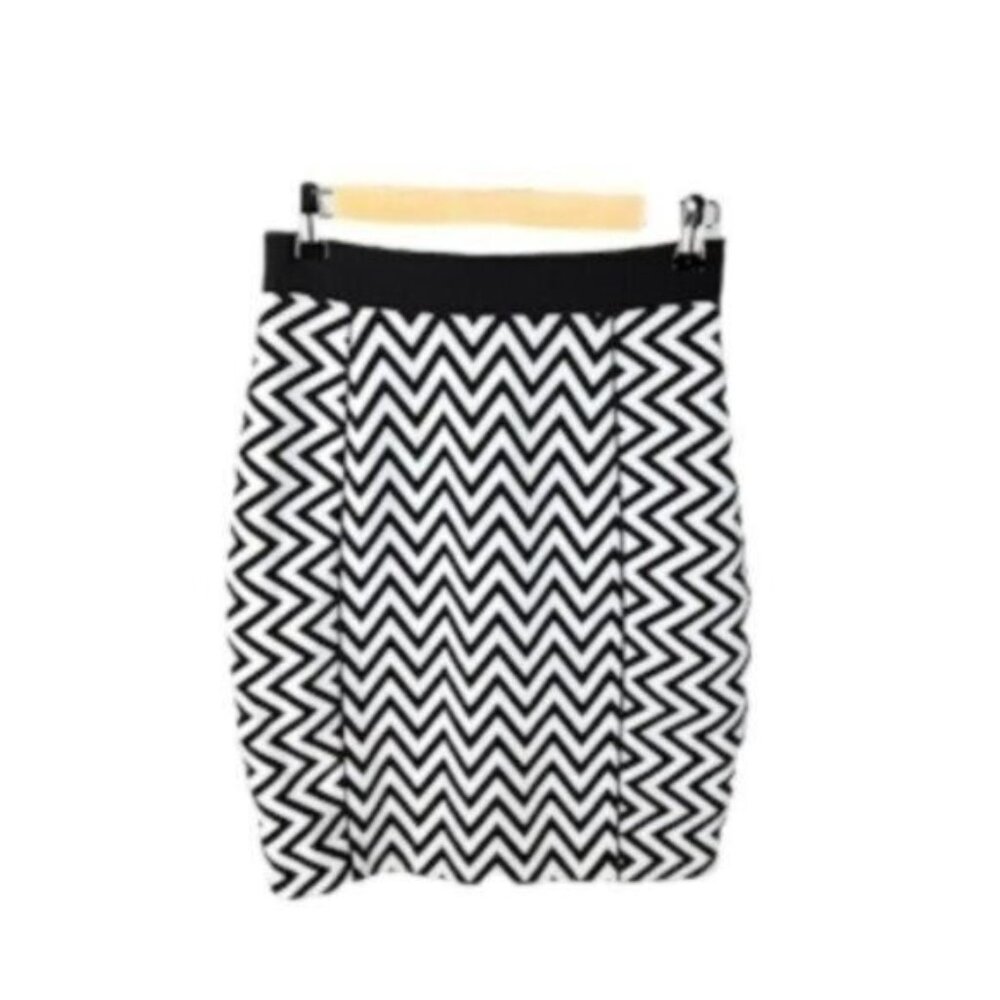 H&M Chevron Print Mini Pencil Skirt Black And White Size Size 6